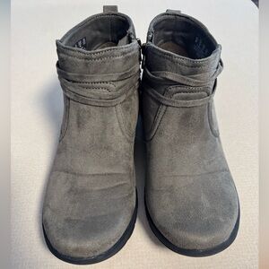 Life Stride Women's guest Olive Ankle Booties